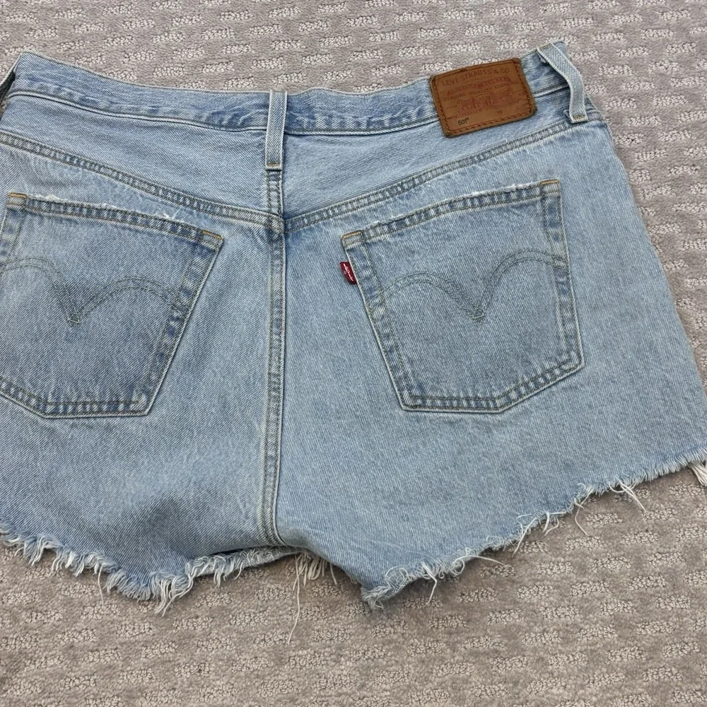 Levi's 501 Women Shorts Blue Denim Cutoff Shorts Button Fly Tag 31 Actual 33